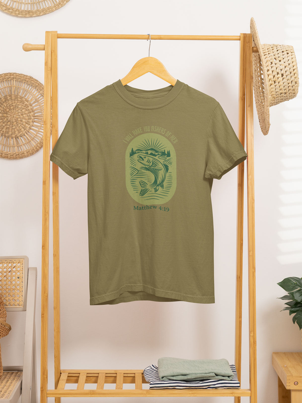 Fishers Of Men Vintage Style Badge | Christian Faith Inspired Snow Washed Oversized Cotton T-Shirt
